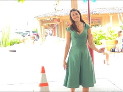 En gros plan de très près, Extrême, Masturbation, Orgasme, Public, Solo, Jouets, Sous la jupe