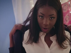 Cul, Chambre à dormir, Noire, Sucer une bite, Mignonne, Interracial, Pov, Timide