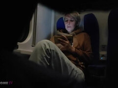 Amateur, Pareja, Orgasmo, Al aire libre, Cabello corto, Espía, Adolescente, Tren