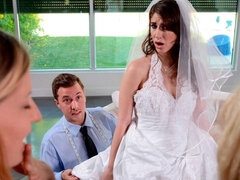 Gros cul, Brunette brune, Robe, Branlette thaïlandaise, Mère que j'aimerais baiser, Chaussures, Jarretelles, Mariage