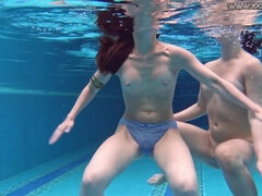 Lesbienne, Petite femme, Piscine, Public, Douche, Maillot de bain, Adolescente, Sous marin