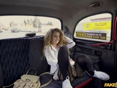 Amateur, Noire, Blonde, Voiture, En levrette, Masturbation, Piercing, String