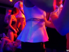 Tetas grandes, Mamada, Vestidas, Grupo, Sexo duro, Lesbiana, Trio, Mojado