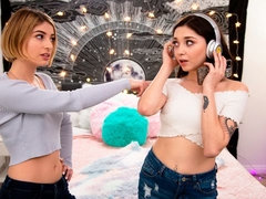 Kont, Vingeren, Lesbisch, Likken, Masturbatie, Kut duiken, Tatoeage, Tiener