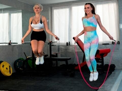 Пальцем, Поцелуи, Лесбиянка, Лизание, Мастурбация, Милф, Бритые, Стриптизерша