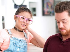 アジア人, ブロンド, フェラチオ, 手コキする, 異人種間, 剃毛, ティーン, オッパイの