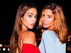 Cul, Gros cul, Brunette brune, En levrette, 2 femmes 1 homme, Branlette thaïlandaise, Embrassement, Plan cul à trois