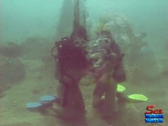 Naked girls underwater video