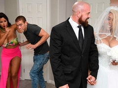 Mooie dikke vrouwen, 1 man 2 vrouwen, Handbeurt, Interraciaal, Masturbatie, Douche, Trio, Bruiloft