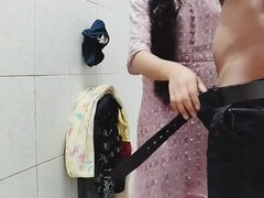 18 ans, Sucer une bite, Petit ami, Première fois, Petite amie, Hard, Chatte, Toilettes