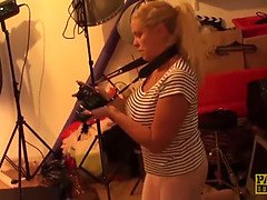 Sadomasochismus, Blondine, Blasen, Erniedrigung, Nudist, Rau, Schreiend, Eng