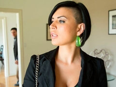 Pijpbeurt, Hondjeshouding, Hardcore, Likken, Natuurlijke tieten, Kut duiken, Strippen, Tatoeage