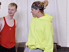 Sucer une bite, Tir de sperme, Souple, Branlette thaïlandaise, Hard, Embrassement, Pov, Adolescente