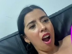 Lina Genao, hot Colombian, masturbates until she squirts