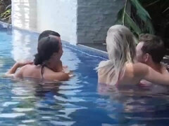 Grote kont, Sperma shot, Huisgemaakt, Rijpe lesbienne, Orgie, Geschoren, Swinger, Tieten likken