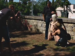 Gebondenheid, Gevangen, Kokhalzen, Buiten, Doordringend, Tatoeage, Tiener, Tieten likken