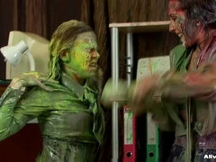 Брюнетки, Женщины, Каблуки, В офисе, Юбки, Сиськи, Влажная, Реслинг