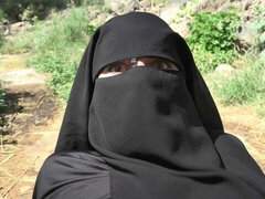 Arabe, Gros cul, Sucer une bite, En levrette, Poupée, Argent, De plein air, Nénés