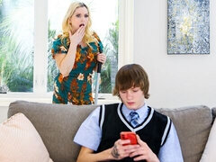 Grote mammen, Blond, Pijpbeurt, Lul, Hondjeshouding, Moeder die ik wil neuken, Kut duiken, Geschoren