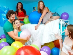 Vingeren, Zoenen, Lesbisch, Masturbatie, Feest, Roodharige vrouw, Tiener, Trio