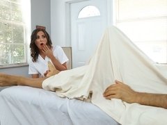 Blasen, Braunhaarige, Hundestellung, Handjob, Milf, Natürlichen titten, Entkleiden, Titten