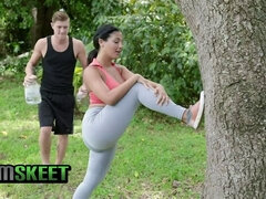 Grosse bite, Gros seins, Plantureuse, Gym, Hard, Spandex, Adolescente, Serré