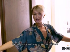 Blonde, Sucer une bite, Femme couguar, Branlette thaïlandaise, Mature, Maman, Jarretelles, Adolescente