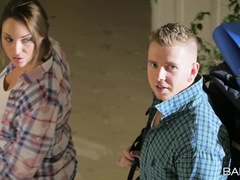 Arsch, Tussi, Braunhaarige, Spermaladung, Masturbation, Natürlichen titten, Muschi, Tätowierung