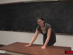 Grosse titten, Blasen, Braunhaarige, Vollbusig, Schwanz, Brille, Hd, Pissen