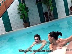 Adorable, Amateur, Sucer une bite, Brunette brune, Cocu, Homme homme femme, Argent, Piscine