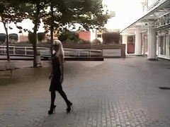 Enthousiasteling, Blond, Voeten fetish, Moeder die ik wil neuken, Buiten, Openbaar, Kousen, Bekijker