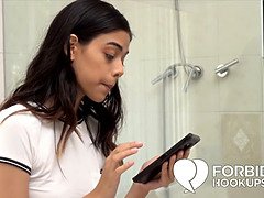 Sucer une bite, Brunette brune, Tir de sperme, Faciale, Chatte, Criant, Adolescente, Oncle