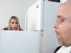Enthousiasteling, Grote mammen, Blond, Pijpbeurt, Hondjeshouding, Brillen, Kantoor, Secretaresse