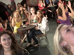 素人, ブロンド, 顔射, 淫乱熟女, オーガズム, パーティ, フェラする, オッパイの