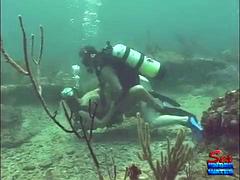 Tussi, Grosse titten, Handjob, Hardcore, Öffentlich, Titten, Unter wasser