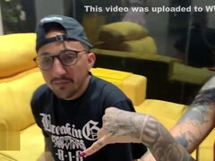 Grosser arsch, Blasen, Viele männer bespritzen eine frau, Spermaladung, Kehlenfick, Hd, Nippel, Pissen