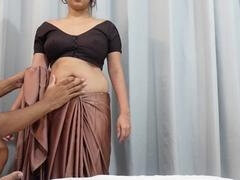 18, アスtoマウス, 叔母, デカ尻, 大学生, 手コキする, インド人, 自然山雀