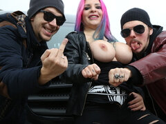 Voiture, En levrette, Emocore, Talons, Argent, Naturelle, Prostituée, Tatouage