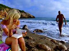 In den arsch, Strand, Grosser schwanz, Blondine, Faustfick, Handjob, Hardcore, Im freien