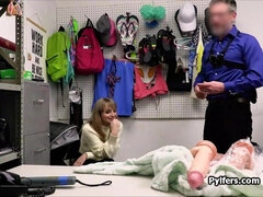 18 jaar, Blond, Seksspeelgoed, Hardcore, Kantoor, Spion, Gestolen, Tiener