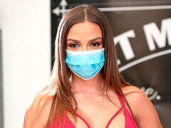 Grosser arsch, Grosse titten, Blondine, Hundestellung, Sporthalle, Handjob, Muschi, Sport