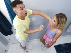 18 ans, Gros cul, Blonde, Sucer une bite, En levrette, Seins naturels, Adolescente, Nénés