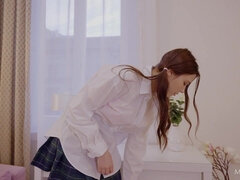 Rondborstig, Lesbisch, Masturbatie, Natuurlijke tieten, Roodharige vrouw, Alleen, Kousen, Tieten likken