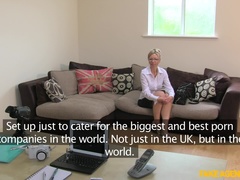 Leie, In den arsch, Arsch, Blondine, Bulgarisch, Masturbation, Büro, Arsch lecken