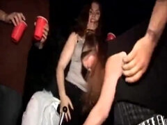 18 jaar, Pijpbeurt, Jonge meid, Slaapzaal, Groep, Hardcore, Hd, Plagen