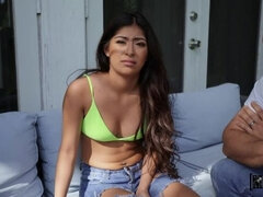 Américain, Sucer une bite, Brunette brune, Faciale, Souple, Fille latino, Seins naturels, Petite femme