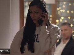 Sucer une bite, Brunette brune, Tromperie, Tir de sperme, Queue, Pieds, Léchez, Chatte