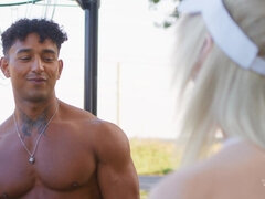 Schlafzimmer, Grosse titten, Blondine, Braunhaarige, Schwanz, Würgen, Piercing, Hintern versohlen