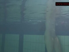 Grosse titten, Braunhaarige, Pool, Russisch, Dusche, Solo, Jungendliche (18+), Unter wasser