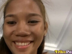 Enthousiasteling, Aziatisch, Lieveling, Erotisch, Mager, Tiener, Thais, Tieten likken
